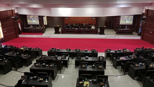 Suasana rapat paripurna DPRD Lombok Timur, Senin (24/11/2025). (Foto: Sanusi Ardi W/detikBali)