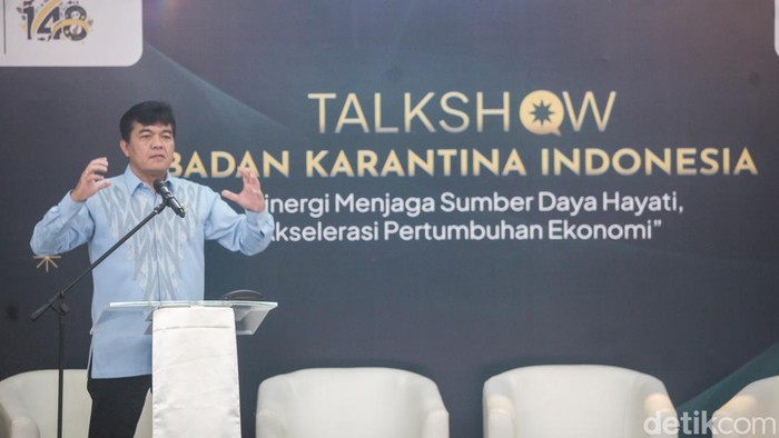 Kepala Barantin Sahat Manaor Panggabean memaparkan transformasi Barantin yang berfokus pada penguatan keamanan hayati dan stabilitas ekonomi berbasis data ilmiah dalam Talkshow “Sinergi Menjaga Sumber Daya Hayati, Akselerasi Pertumbuhan Ekonomi” di Jakarta. Forum ini turut membahas penanganan paparan Cs-137, penguatan sistem karantina, hingga perbaikan logistik ekspor bersama berbagai kementerian, lembaga, dan pelaku usaha.