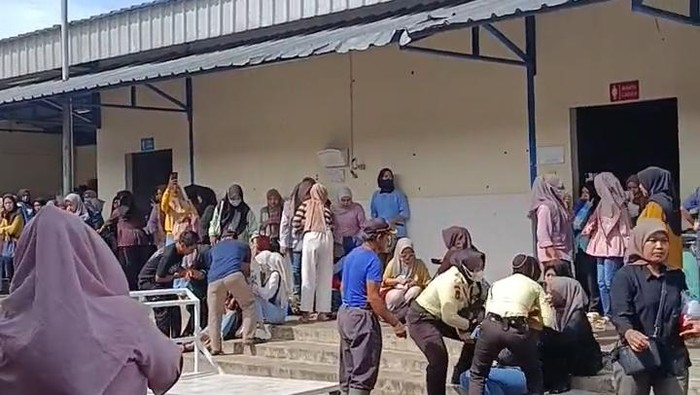 Tangkapan layar kesurupan massal di pabrik boneka