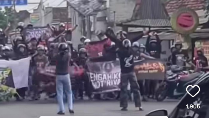 tangkapan layar video viral diduga konvoi di perbatasan wilayah Blitar