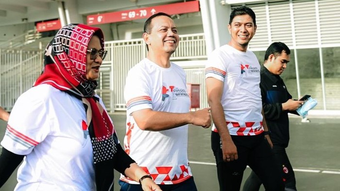 Direktur Utama Telkom Dian Siswarini (sebelah kiri).