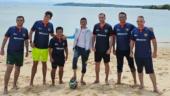 Timur Kapadze berada di Indonesia bersama EGI Sport. Mantan pelatih Uzbekistan itu sebetulnya datang ke Indonesia untuk berlibur.