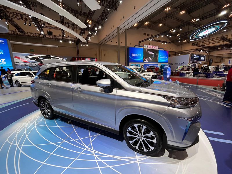 Toyota Veloz Hybrid tipe V Toyota Veloz Hybrid tipe V