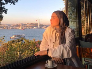 Cantiknya Selebgram Tugba Kiara saat Kulineran di Istanbul hingga Bali
