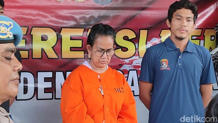 Ungkap kasus penipuan dan penggelapan, seorang perempuan asal Jakarta diamankan Polsek Denpasar Barat, Senin (24/11/2025).
