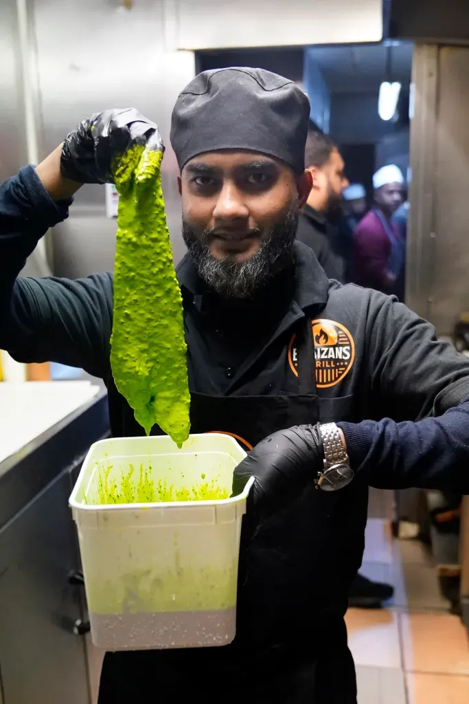 Unik! Hidangan Fish and Chips di Restoran Ini Berwarna Hijau