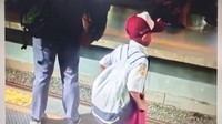 Cerita di Balik Bocah SD Naik KRL dari Tangerang ke Jaktim Tiap Hari