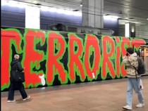 Video: Viral Kereta di Belgia Dicoreti Grafiti Israel Negara Teroris