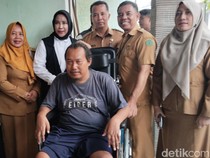 Wabup Mimik Salurkan Bantuan Kursi Roda kepada Warga Porong Sidoarjo
