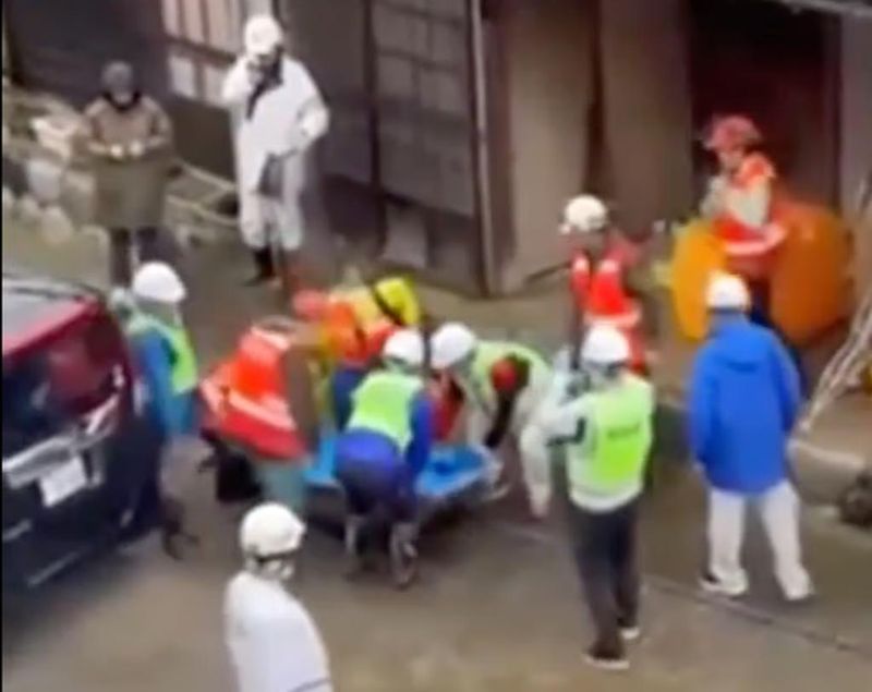 Wajahnya Berlumuran Darah, Chef Ini Tetap Kerja usai Diserang Beruang Chef Ramen Ini Tetap Kerja usai Diserang Beruang