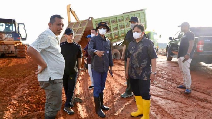 Wali Kota Batam, Amsakar Achmad meninjau TPA Punggur.(Dok Diskominfo Batam)