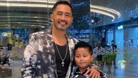 Kini Yama Carlos dan Arfita Dwi Putri sudah berdamai. Hal itu dibuktikan dengan keputusan Arfita mempertemukan anaknya, Marco, ke Yama. (Foto: dok Instagram arfitadwip)