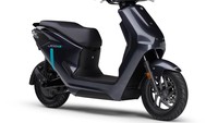 Skutik listrik mungil ini adalah kembaran Honda EM1 e:. Pra-penjualan mulai dibuka di Tokyo dan Osaka pada 22 Desember 2025 dengan harga 159.500 yen atau sekitar Rp 17 juta. Foto: Dok. Yamaha