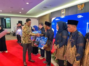 Guru Muda PIJAR di Wilayah 3T Dapat Bantuan Laptop hingga Proyektor