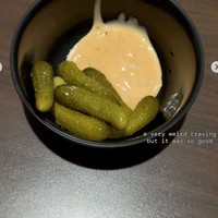 Alyssa juga mengaku menyukai makanan satu ini yang mungkin terlihat aneh namun baginya terasa enak. Foto: Instagram/@alyssadaguise