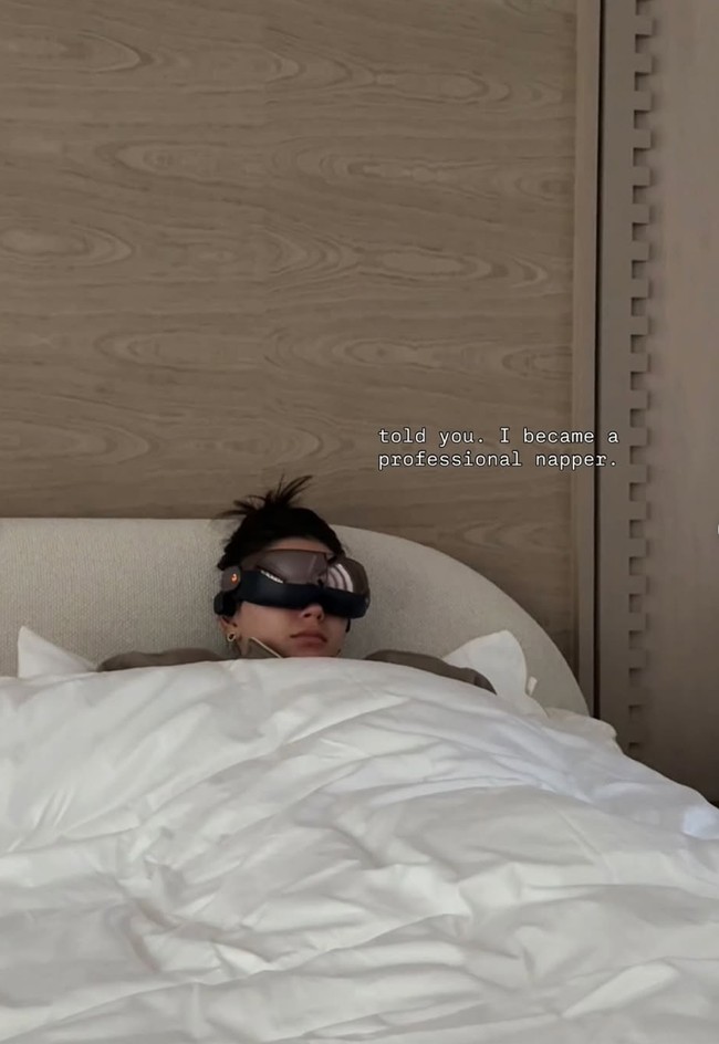 Jika biasanya tubuhnya selalu penuh energi dan semangat, selama hamil Alyssa justru jadi lebih sering mengantuk dan menghabiskan waktu untuk tidur. Foto: Instagram/@alyssadaguise