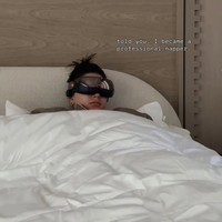 Jika biasanya tubuhnya selalu penuh energi dan semangat, selama hamil Alyssa justru jadi lebih sering mengantuk dan menghabiskan waktu untuk tidur. Foto: Instagram/@alyssadaguise