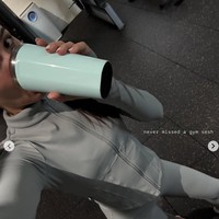 Meski sedang hamil namun Alyssa tetap rutin berolahraga. Ia selalu menyempatkan diri untuk olahraga gym. Foto: Instagram/@alyssadaguise