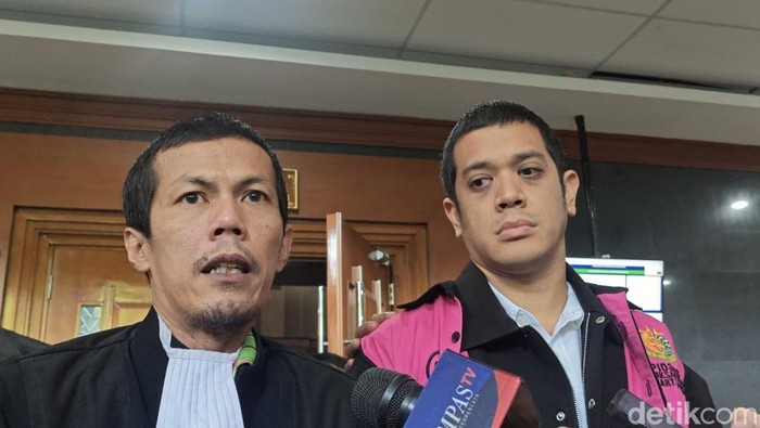 Anak Riza Chalid, Muhamad Kerry Adrianto Riza (kanan). (Mulia/detikcom)