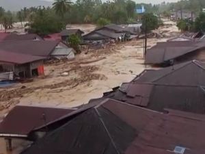 2 Anggota TNI Hanyut saat Evakuasi Korban Banjir di Tapsel