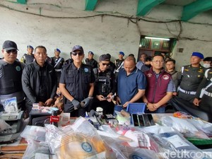 BNN-Polisi Temukan Sabu, Ganja hingga Senjata Tajam di Berlan Jaktim