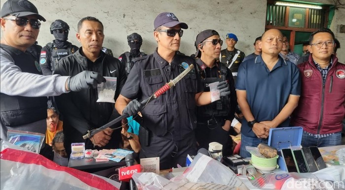 BNN, Polisi dan POM TNI AD gerebek kampung Berland, Jaktim