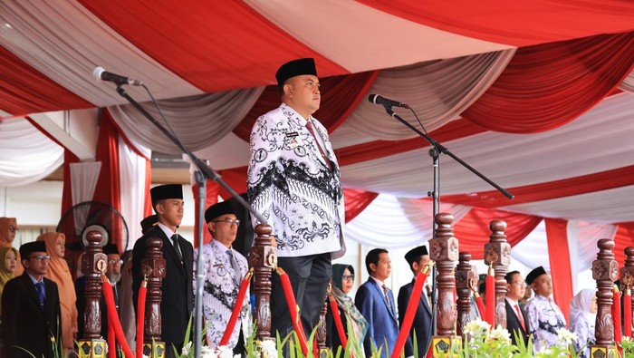 Bupati Bogor Beri Penghargaan kepada Insan Pendidikan di Hari Guru Nasional