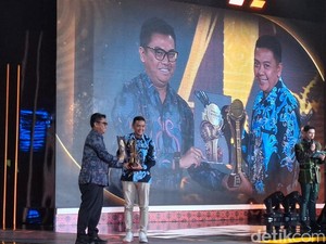 Muhammad Fawait Raih Tokoh Pendorong Pluralisme dan Kesejahteraan Pendidik Agama detikcom Awards 2025