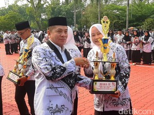Bupati Aep Tekankan Peningkatan Kualitas Guru di HUT PGRI ke-80