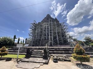 Rahasia Candi Kalasan Sleman Berkilau Keemasan Saat Kena Sinar Bulan
