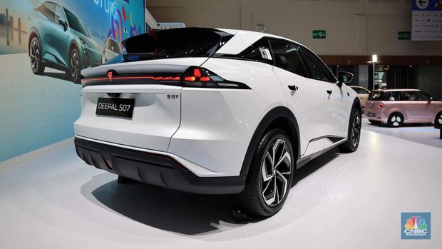 CHANGAN resmi menghadirkan Deepal S07, e-SUV di GJAW, Selasa (25/11/2025). (CNBC Indonesia/Ferry Sandi)