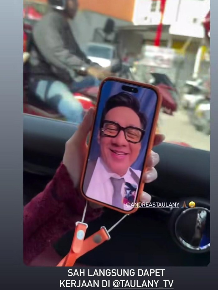 Chika Jessica wisuda S1.