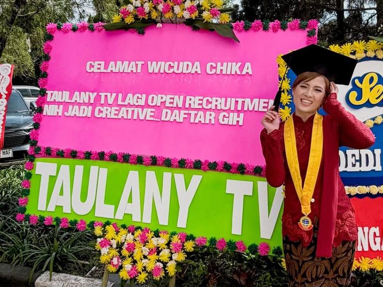 Chika Jessica Wisuda S1, Andre Taulany Langsung Kasih Info Loker