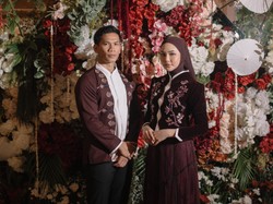 8 Foto Selebgram Dara Arafah Dilamar Pengusaha Muda, Serasi Berbusana Maroon