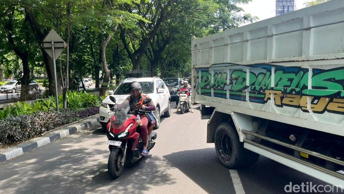 Demo sopir truk ODOL di Surabaya