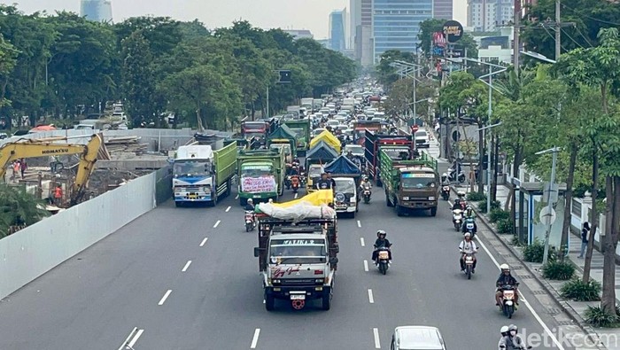 Demo sopir truk ODOL di Surabaya