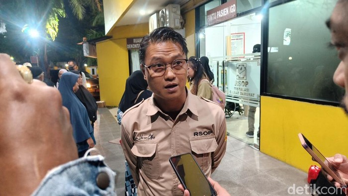 Direktur RSOP, dr Rosa Indiarto saat memberikan keterangan kepada wartawan, Selasa (25/11/2025) malam.