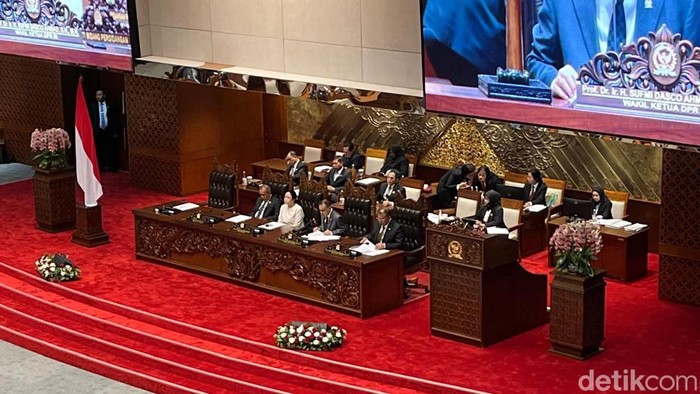 DPR menggelar rapat paripurna ke-9 masa persidangan II tahun sidang 2026-2025. Sebanyak 292 anggota DPR hadir dalam rapat paripurna. (Anggi/detikcom).