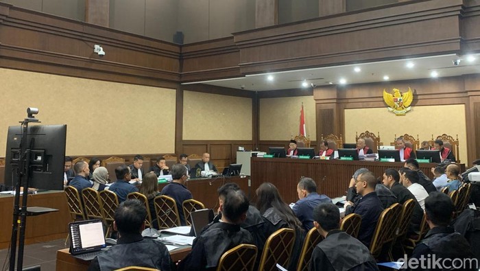 Eks Manager di PT Pertamina International Shipping, Temmy Bernandi mengaku menghapus chat percakapan dengan anak Riza Chalid, M Kerry Andrianto Riza. (Mulia B/detikcom)