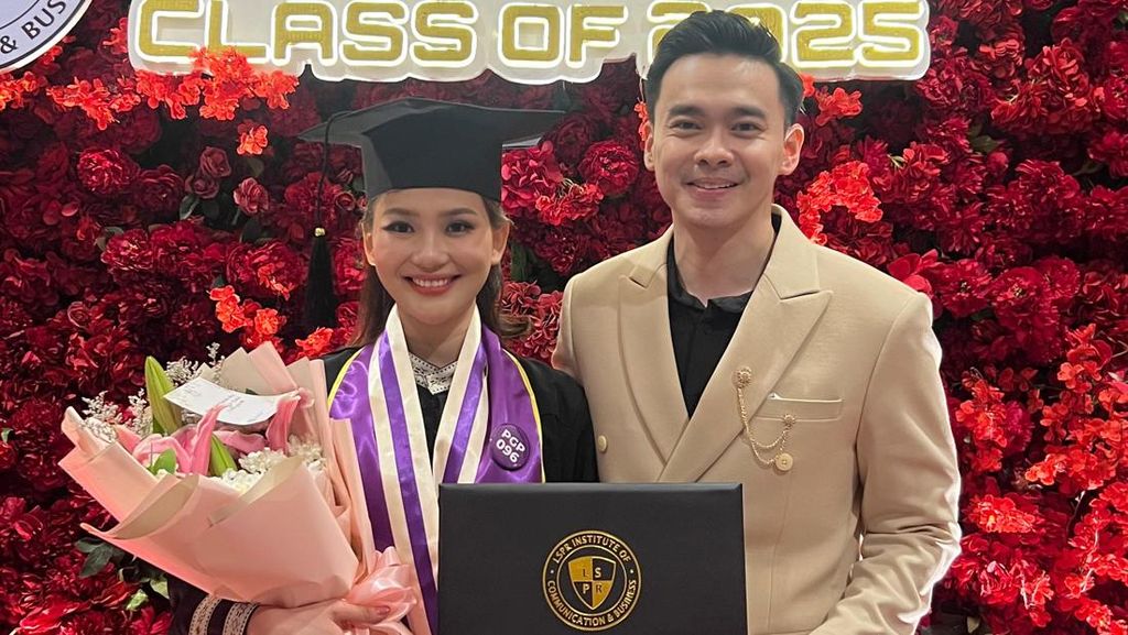 Evelina Tan Wisuda S2 Jelang Nikah