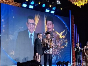 Menkop Ferry Raih detikcom Awards, Apresiasi Ide Prabowo Besarkan Koperasi