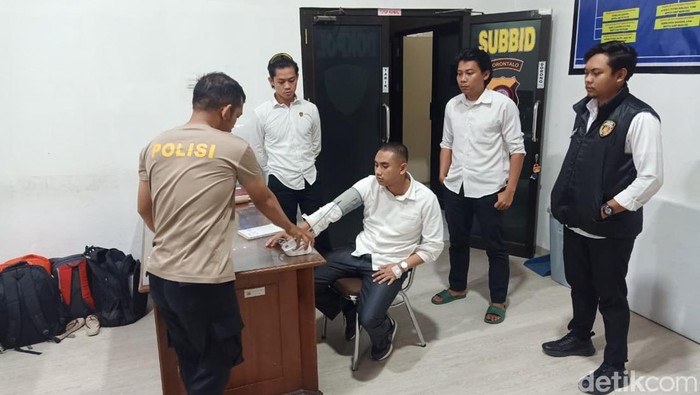 Oknum ASN Pemkab Gorontalo Utara (Gorut) Mohammad Amin Ramadhan alias MAR (25), tersangka kasus pemerkosaan terhadap siswa SMK berusia 17 tahun, kini ditahan.