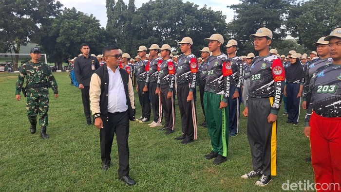 Gubernur Banten Andra Soni mengatakan akan melaksanakan pendidikan bagi siswa bandel di barak militer. (Arief I/detikcom)