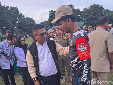 Gubernur Banten Andra Soni mengatakan akan melaksanakan pendidikan bagi siswa bandel di barak militer. (Arief I/detikcom)