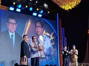 Pramono Anung Raih detikcom Awards 2025 Tokoh Kesetaraan Akses Pendidikan Masyarakat Perkotaan
