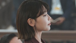 Suatu hari Maeng Se Na harus menangani kasus Do Ra Ik (Kim Jae Yeong), idol favoritnya, yang terlibat kasus pembunuhan. (Foto: dok. ENA)