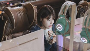 Drakor ini akan nampilin dua sisi Maeng Se Na yang bentrok. Ngegali kemampuan akting Sooyoung dalam memerankan satu karakter dengan dua pesona berbeda. (Foto: dok. ENA)