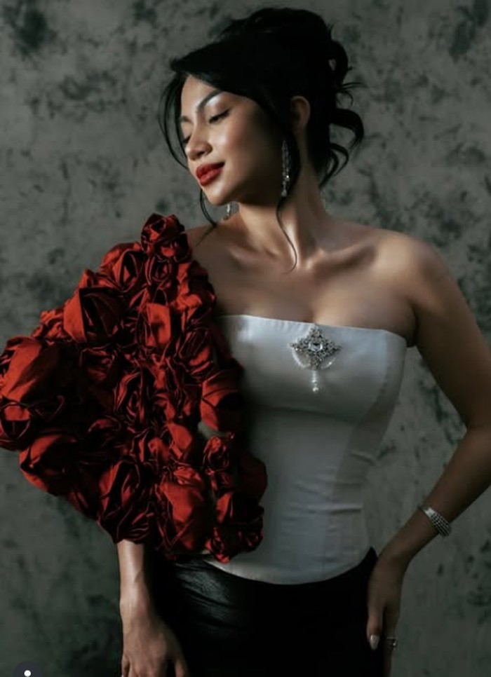 Instagram @arieltatum