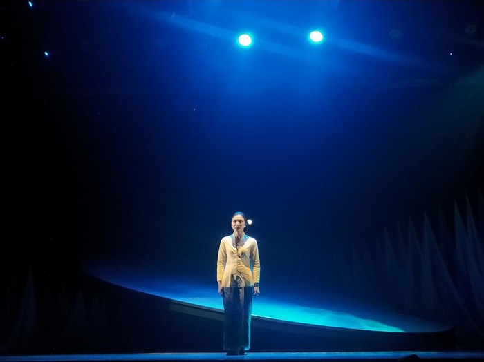 Isyana Sarasvati di Panggung Teater Monoplay Melati Pertiwi