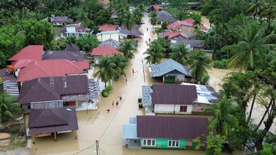 Banjir Luapan Sungai Rendam 3.076 Rumah di Padang Pariaman, Status Siaga Darurat Ditetapkan